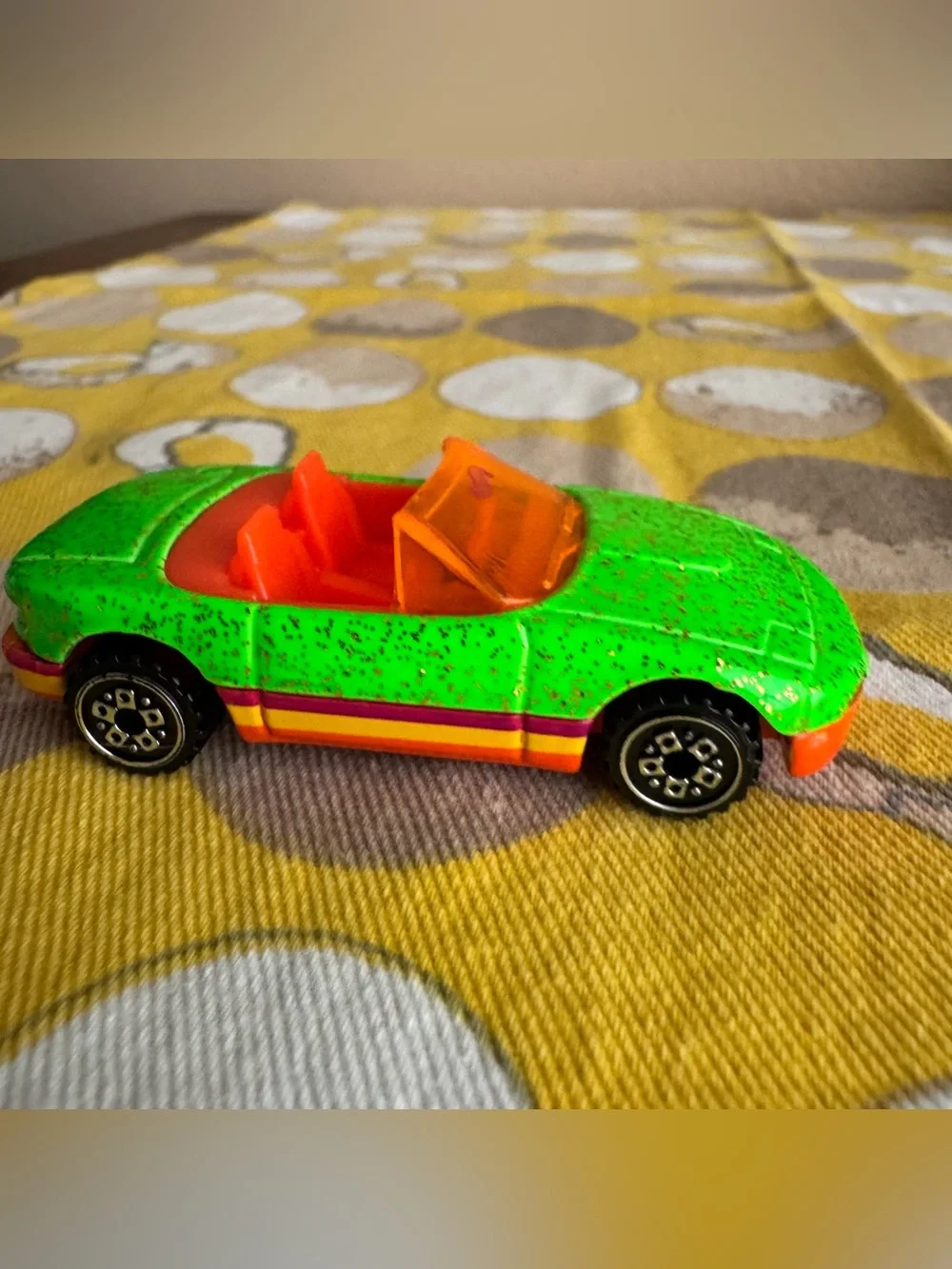 Vintage Hot Wheels 1990s glittery green Mazda Miata MX-5 Convertible car